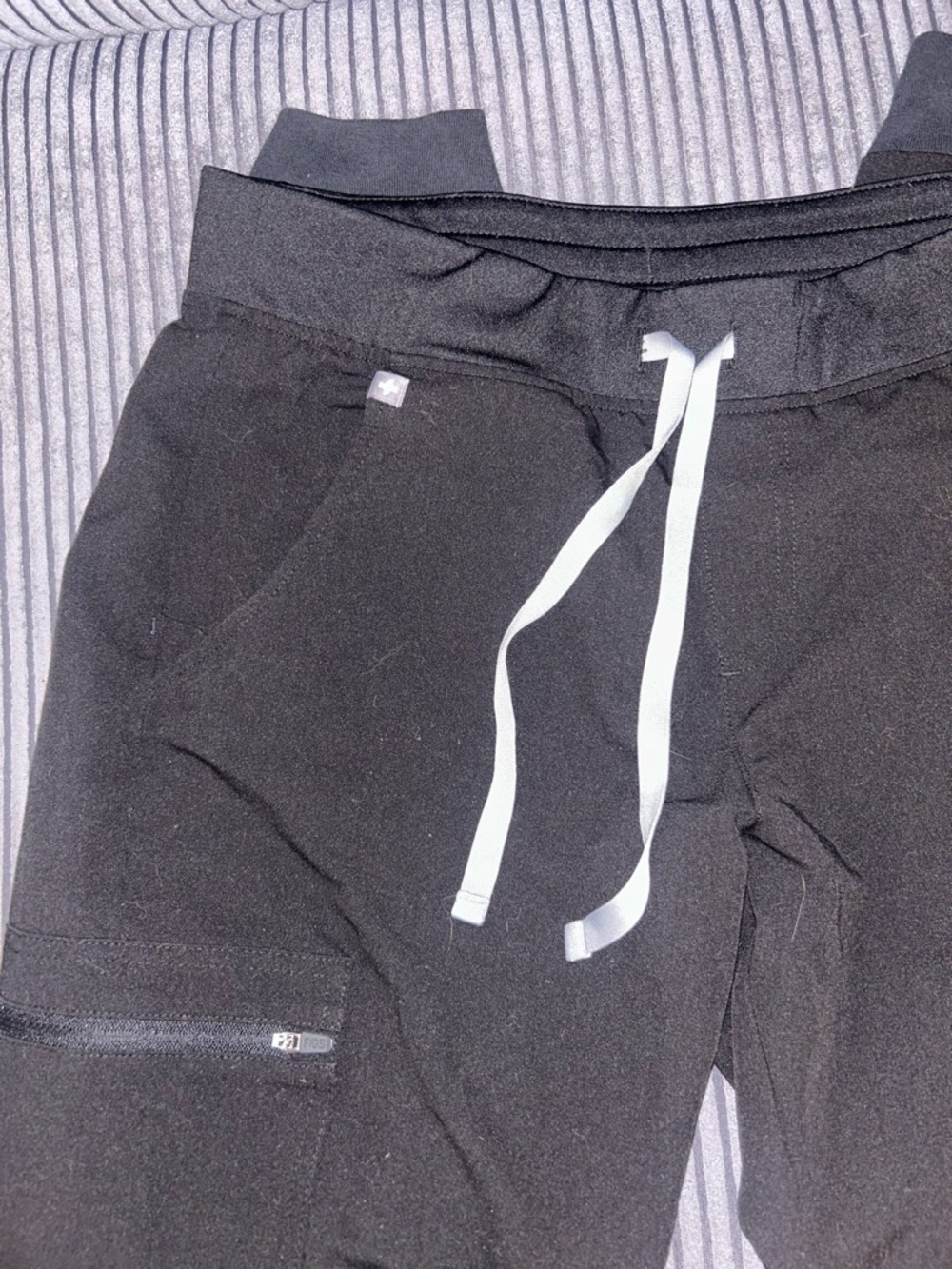 FIGS BLACK ZAMORA Jogger scrubs - women’s medium (M)